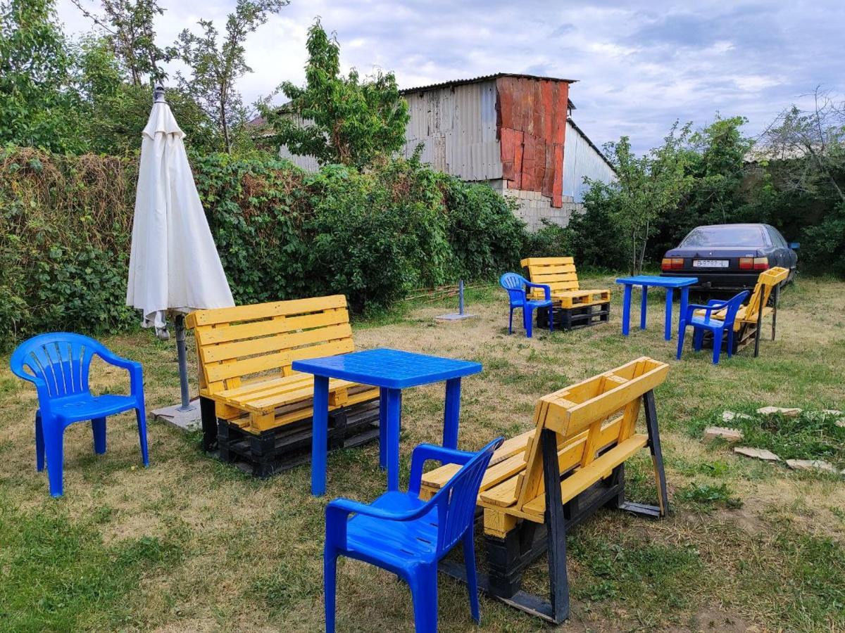 Nomadstan CAPSULE Hostel Karakol Exterior foto